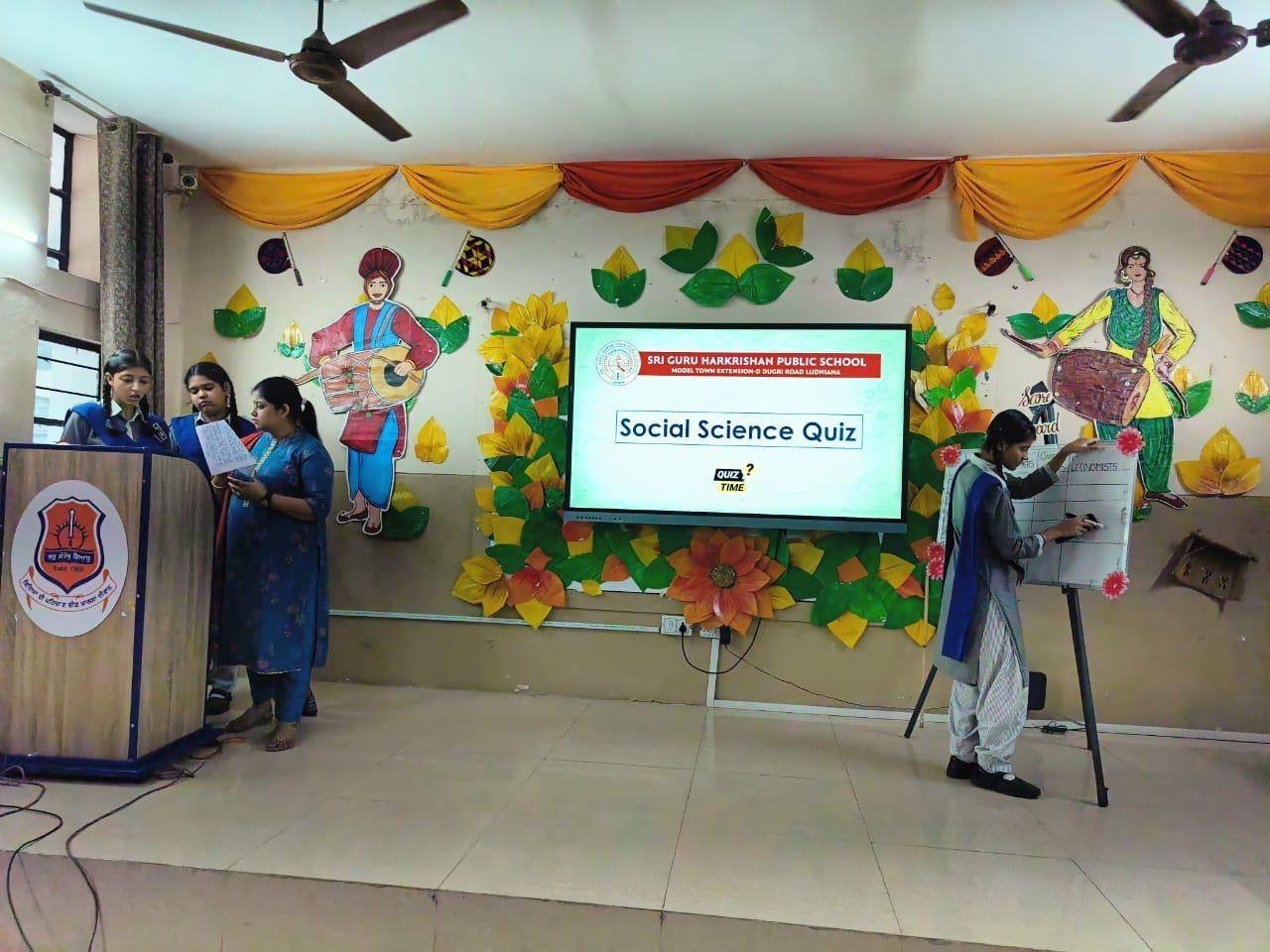 Read more about the article Social Science Quiz Competition Showcases Students’ Knowledge and Enthusiasm