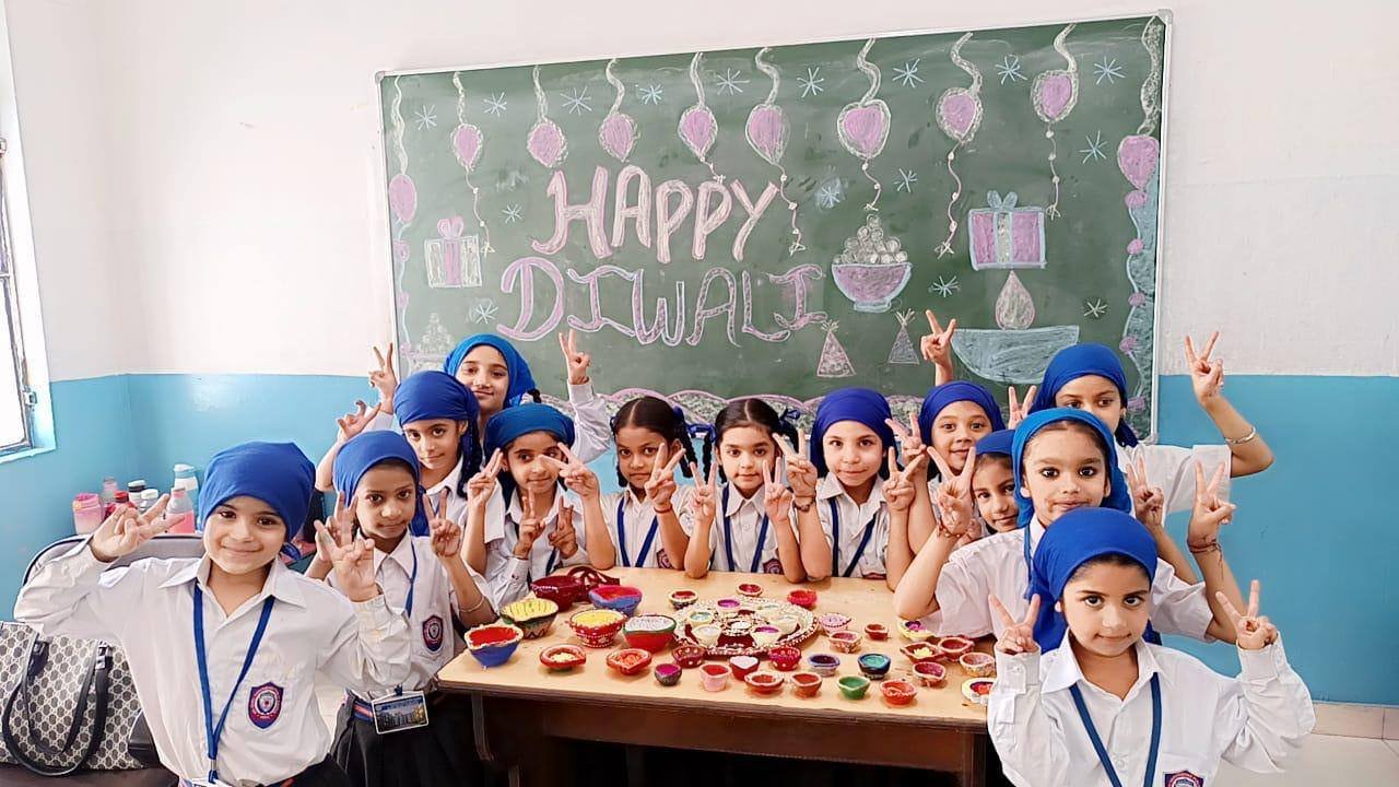 Read more about the article Celebrates Diwali with Creativity and Joy